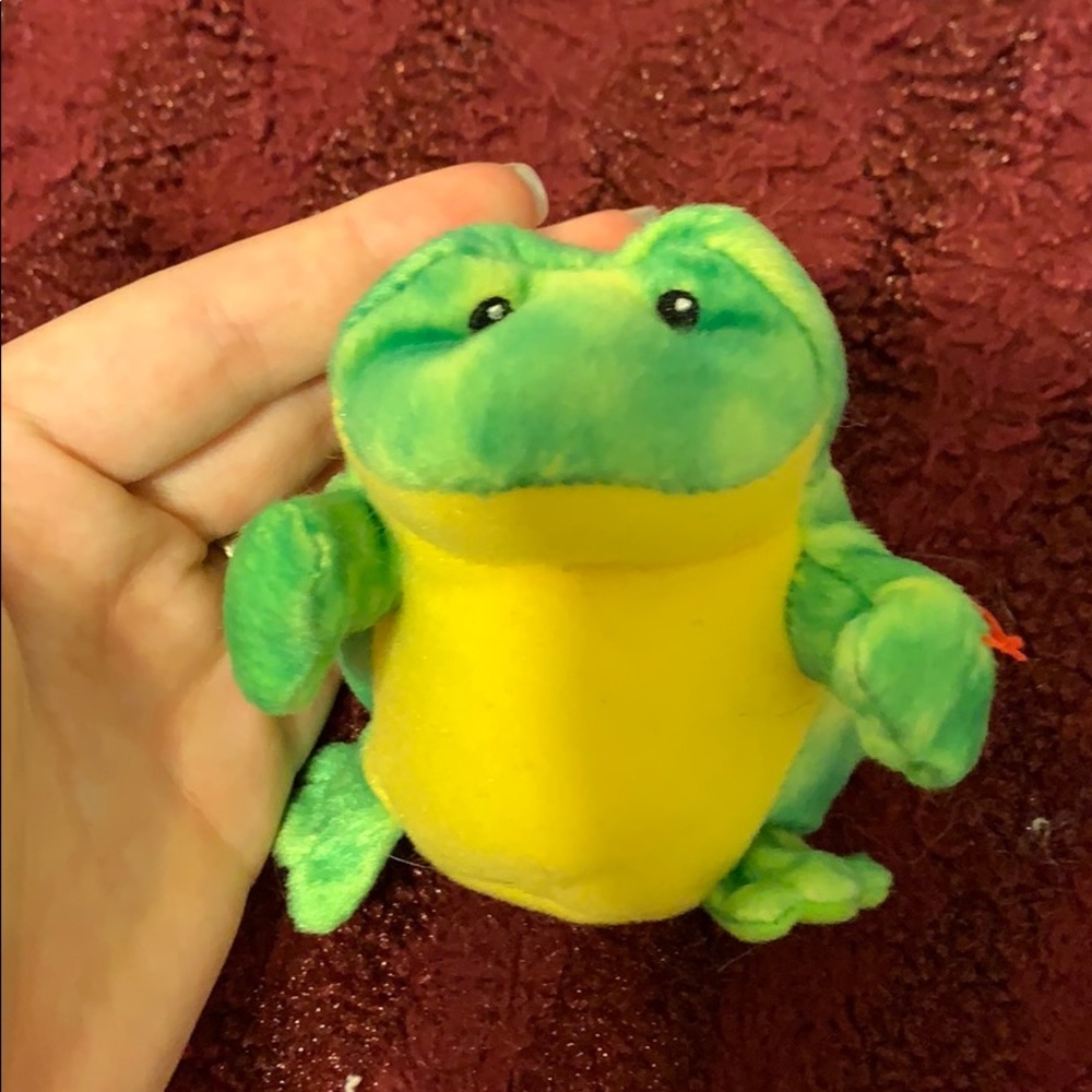 Tiny frog plush